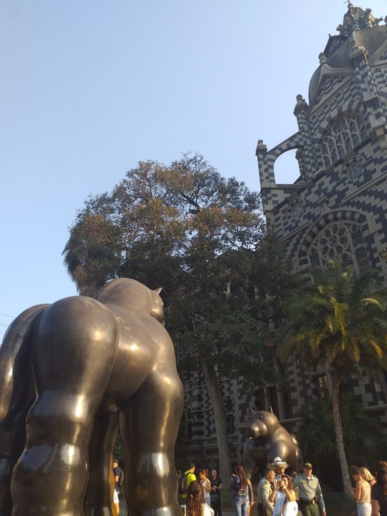 centre historique medellin  - statue bottero